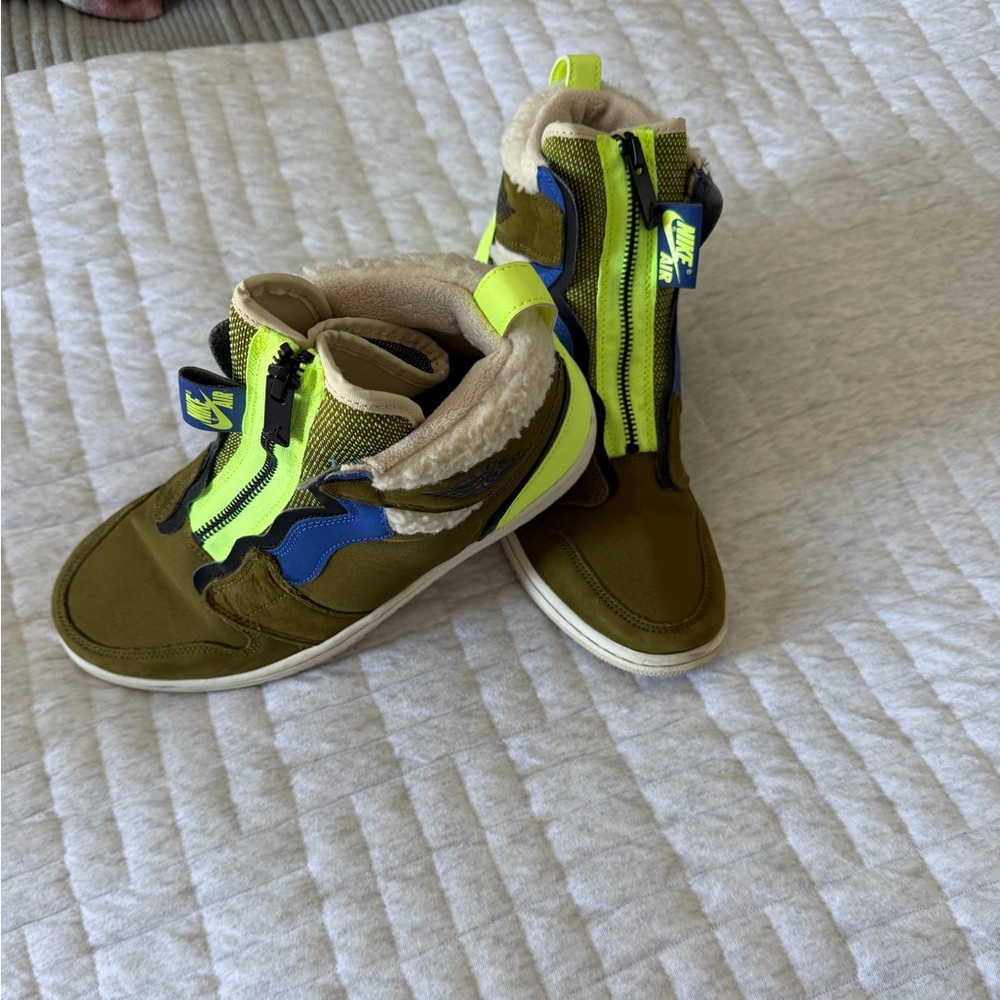 Nike Women’s Size 9.5 Air Jordan 1 Retro High Zip Shoes AV3723-300